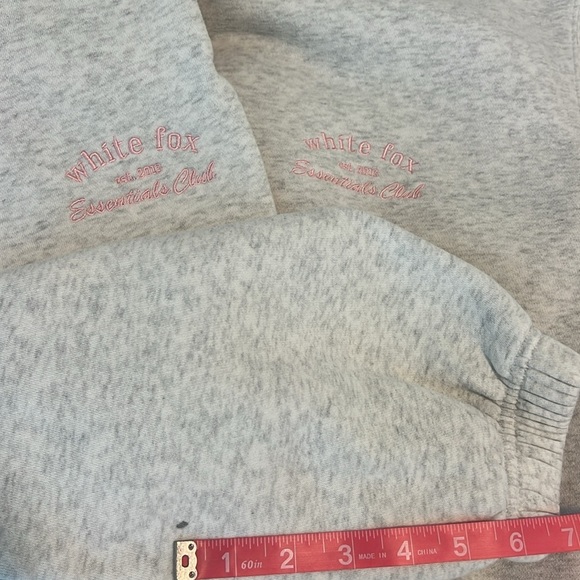 White Fox Boutique Essentials Club Set Crewneck & Sweatpants Grey Marle Pink - Picture 17 of 17